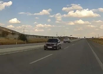Konya-Aksaray yolunda ters yönden gelen araç faciaya davetiye çıkardı