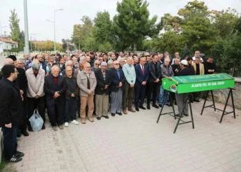 Konya ve Alanya’da gazetecilik yapan Soylu kardeşlerin babası son yolculuğuna uğurlandı