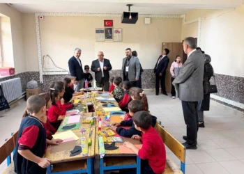 Konya’da köy okulunda bilim şenliği: Öğrenciler deneyerek öğrendi