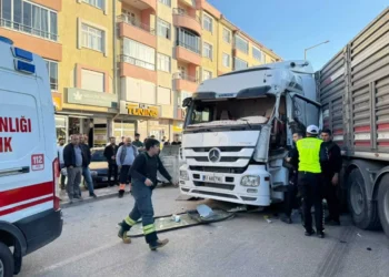 Kulu’da iki tır ile otomobil çarpıştı: 1 yaralı