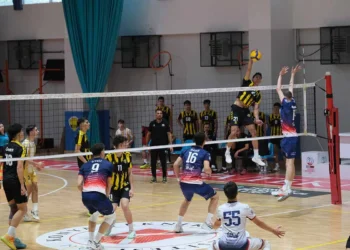 Voleybolda Konya Büyükşehir Belediyespor 5’te 5 yaptı, zirveyi bırakmadı